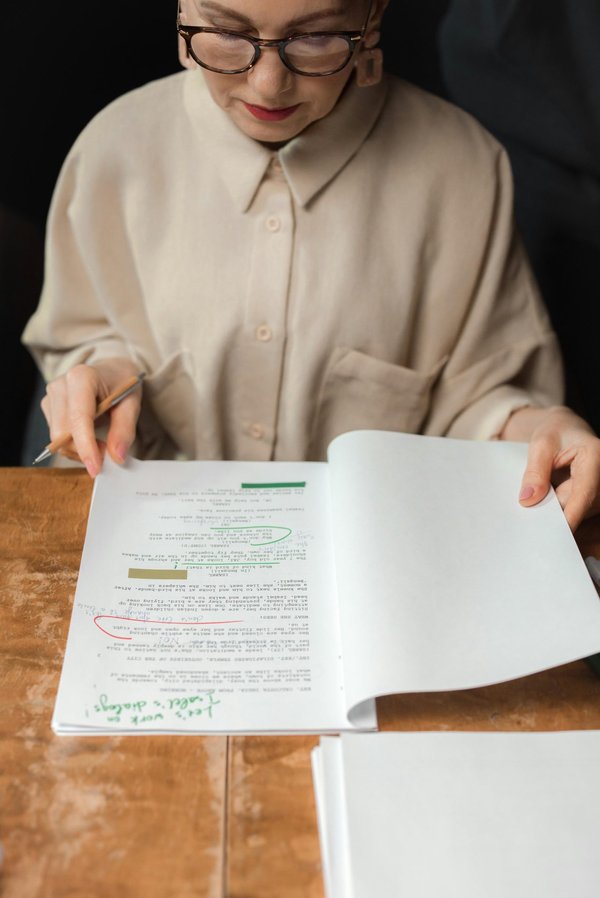 Confiez la correction de votre livre à un professionnel en ligne